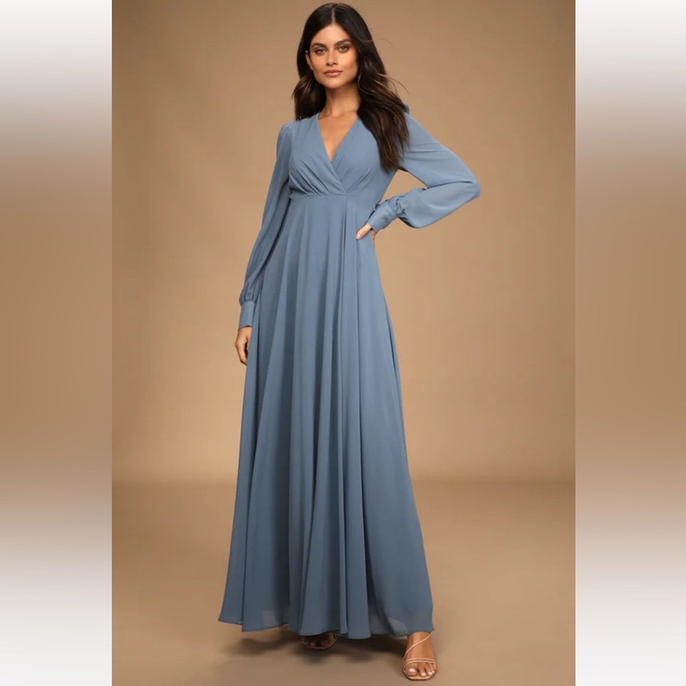 Lulu’s Romance Ready Slate Blue Long Sleeve Maxi Dress in a Size Large.